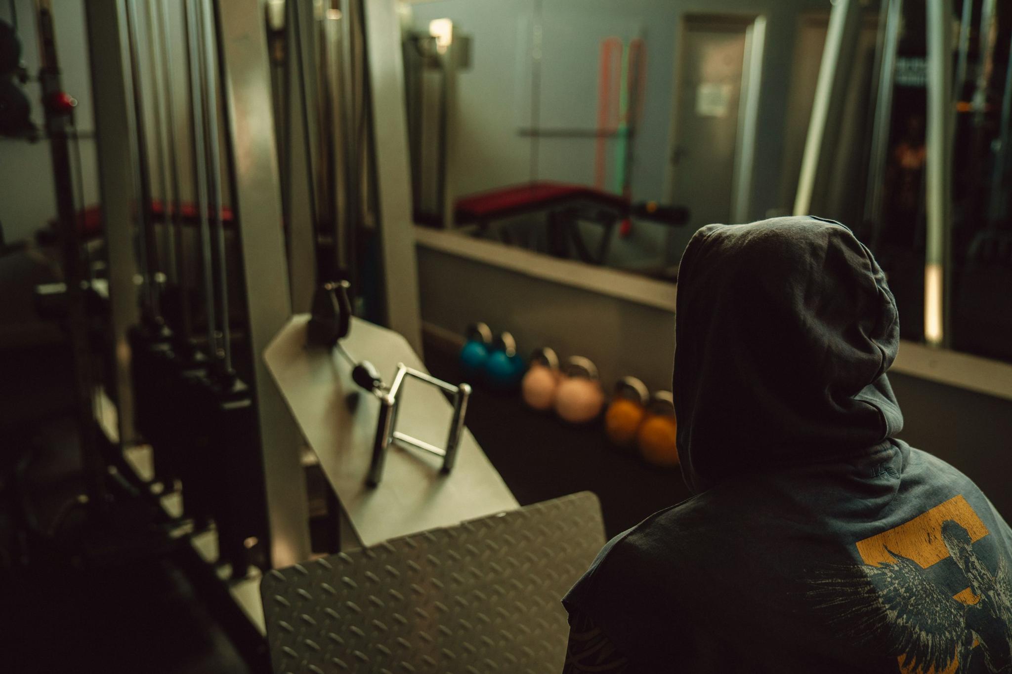 Peur du regard à la salle de sport : comment dépasser la gymtimidation